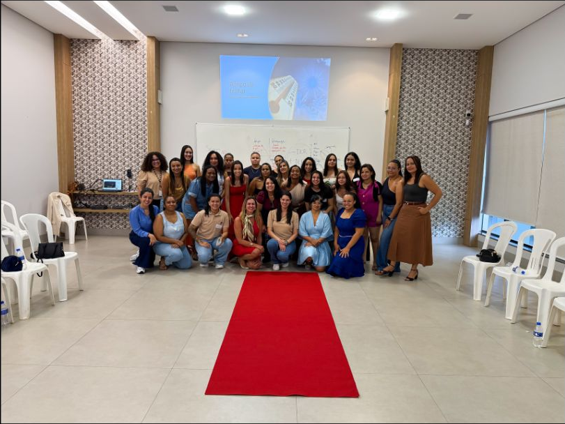 Grupo reunido no tapete vermelho